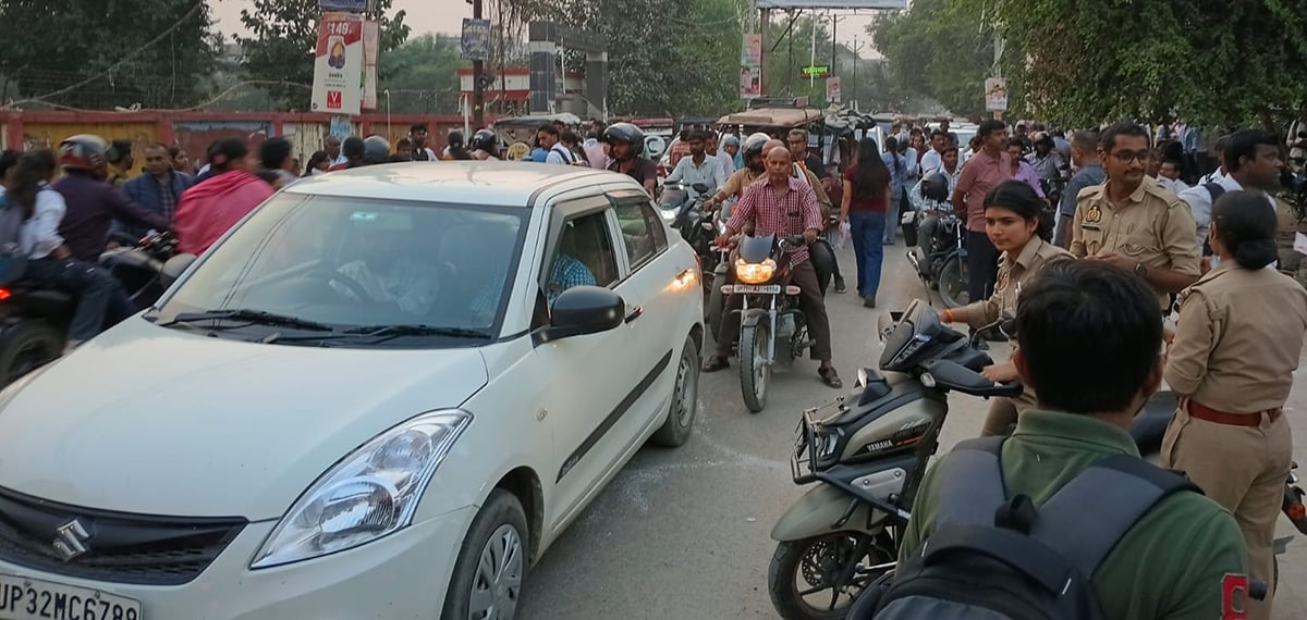 Fatehpur News: पीईटी छूटते ही शहर में जाम, प्रमुख चौराहों पर रेंगते रहे वाहन