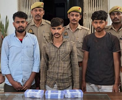 फोटो-35-कोतवाली में खड़े आरोपी। स्रोत: पुलिस