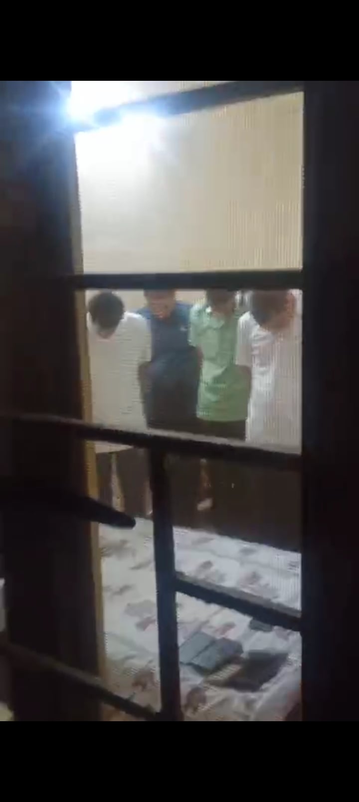Jalaun News: सीनियर छात्राओं का जूनियरों से गाली-गलौज करते वीडियो वायरल