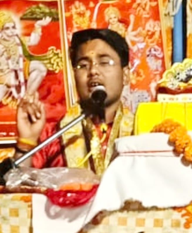 Pilibhit News: कंस वध के बाद उग्रसेन का किया राजतिलक, गूंजे श्रीकृष्ण के जयकारे