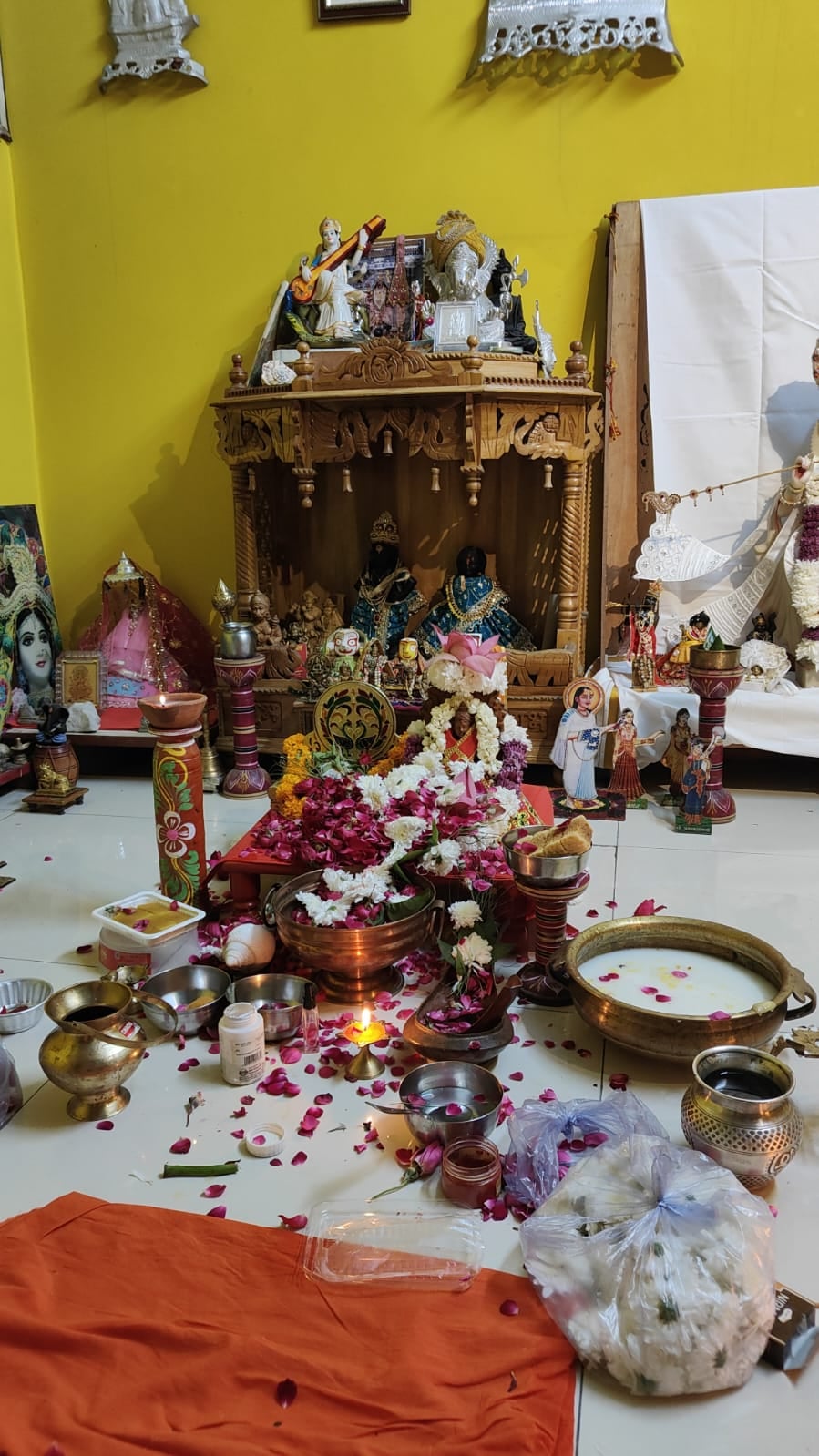 Noida News: शरण पूर्णिमा पर वितरित किया खीर का प्रसाद