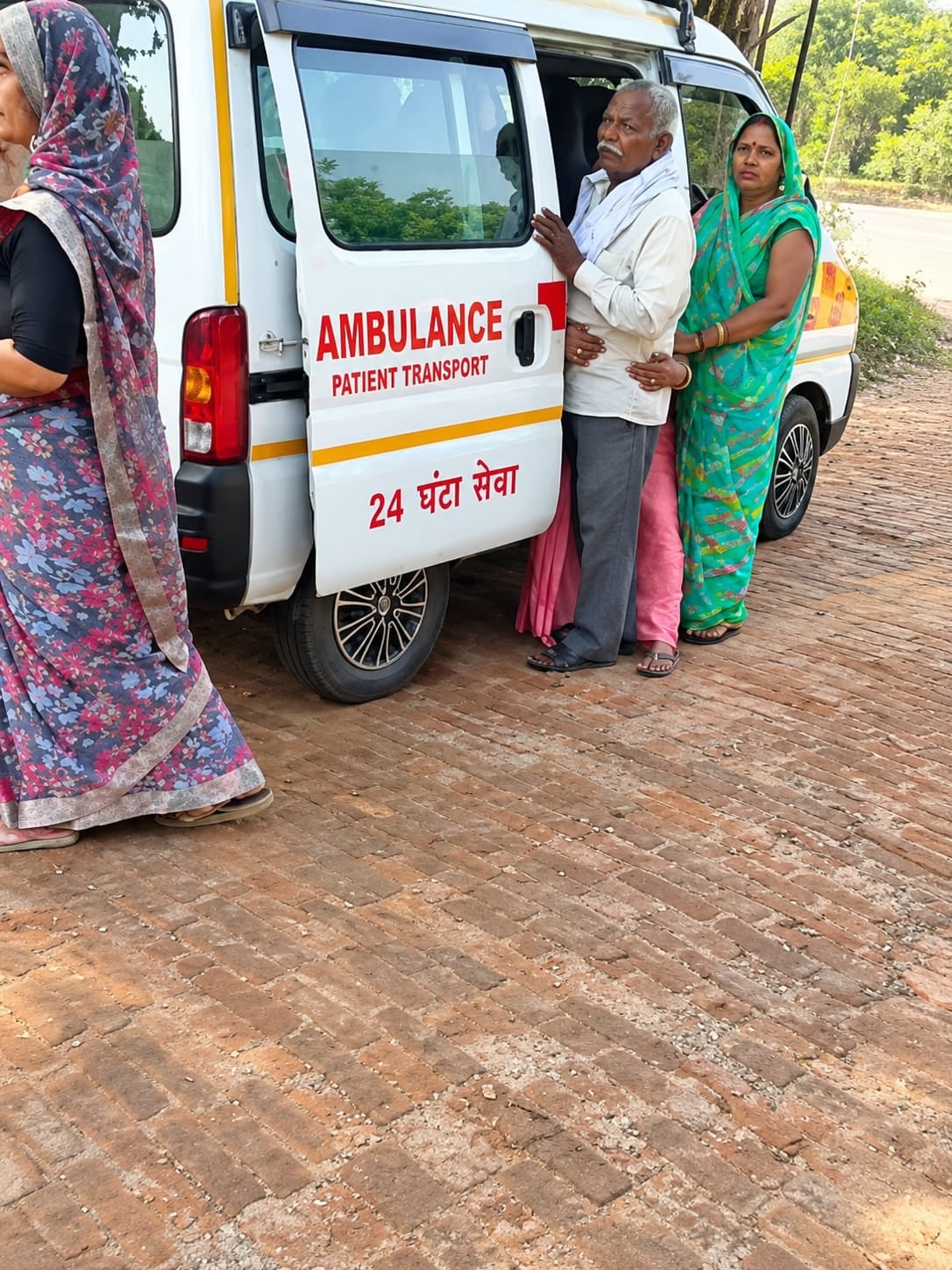 Deoria News: निजी अस्पताल में महिला की मौत पर हंगामा, इलाज में लापरवाही का आरोप
