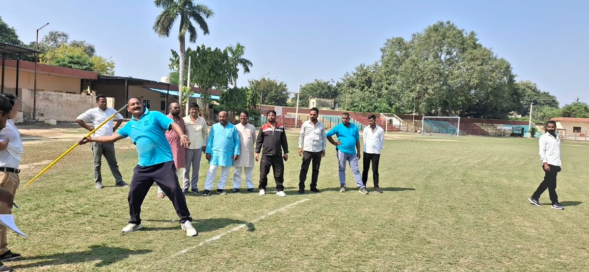 Basti News: जिलास्तरीय मास्टर्स खेलों में खिलाड़ियों ने दिखाया दमखम