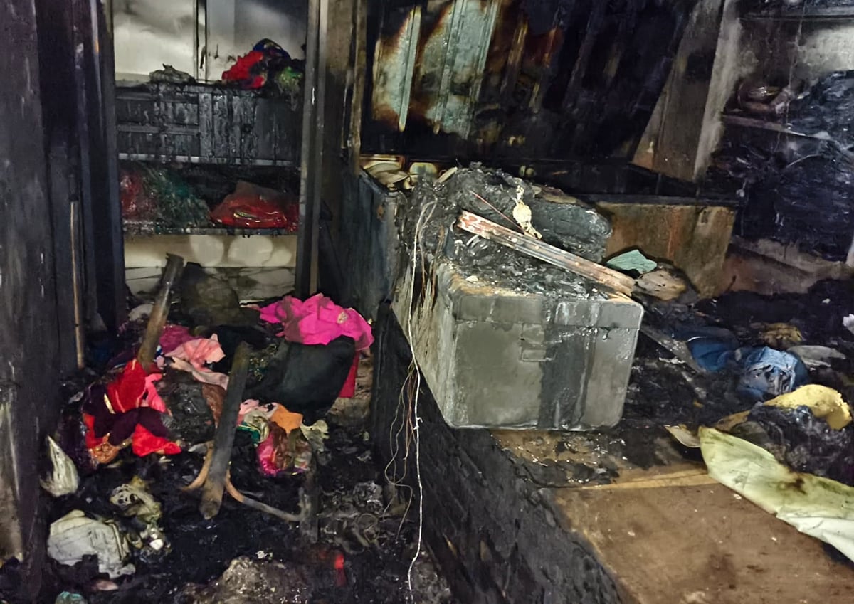 Shahjahanpur News: अखबार विक्रेता के मकान में लगी आग, जिंदगीभर की कमाई राख