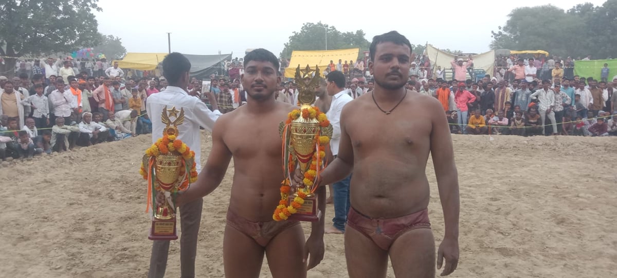 Kaushambi News: नीरज बने दंगल चैंपियन, रमाकांत को मिला तहसील चैंपियन का खिताब