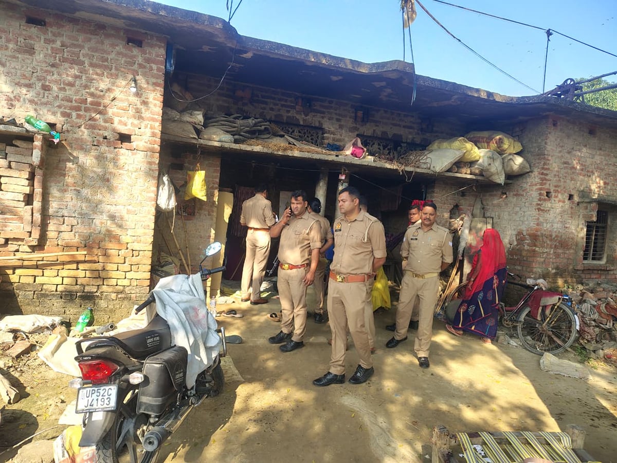 Deoria News: चाचा की हत्या के आरोप में भतीजा गिरफ्तार, गांव में पुलिस फोर्स तैनात
