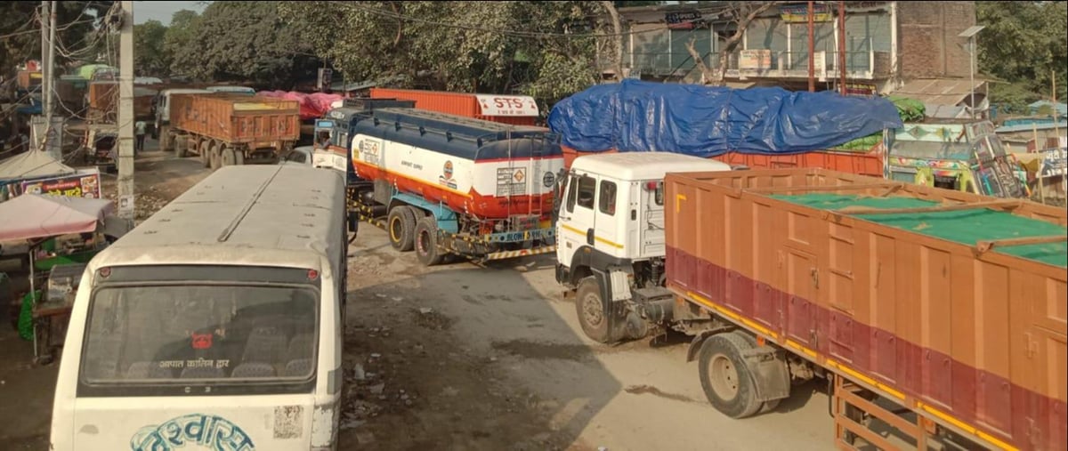 Ballia News: बक्सर से भराैली तक पहुंचने में लगे तीन घंटे