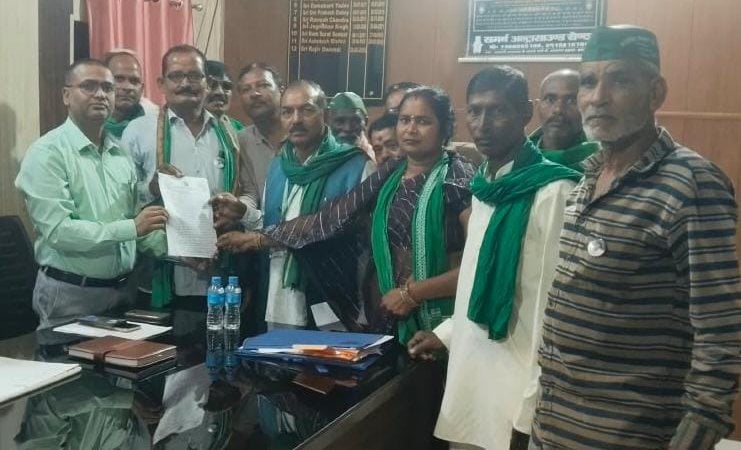 Pratapgarh News: किसानों की समस्याओं को लेकर भाकियू अम्बावता ने सौंपा ज्ञापन