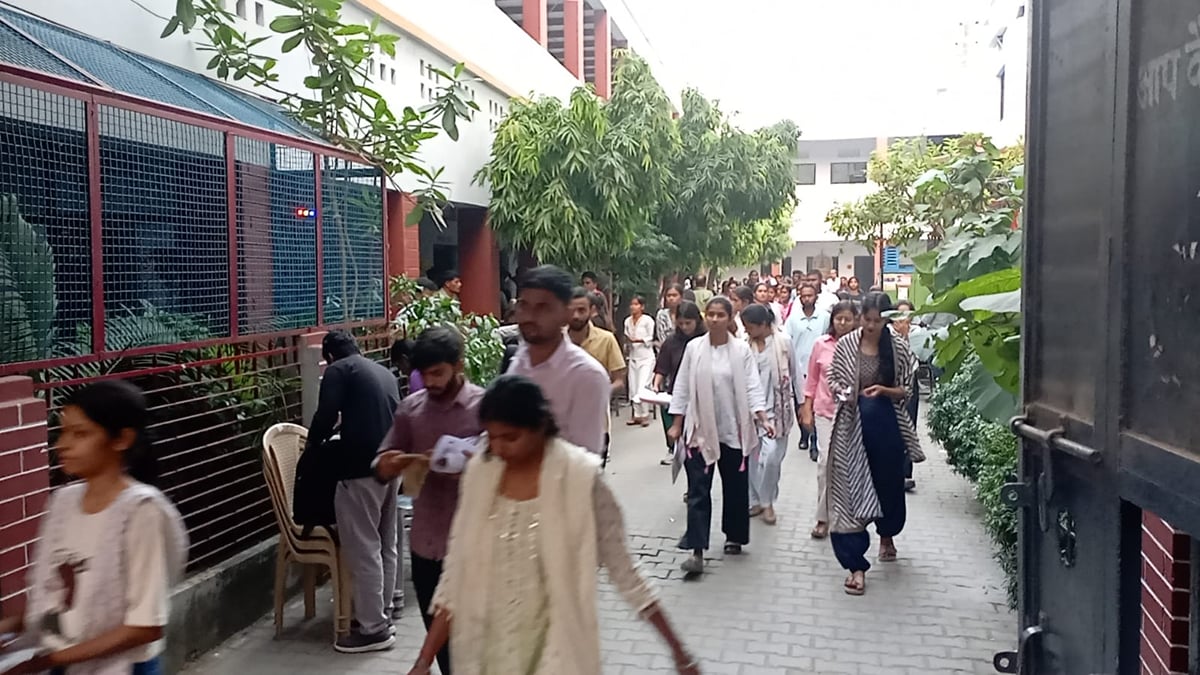 पीईटी : इतिहास के साथ संविधान व गणित के प्रश्नों में उलझे परीक्षार्थी