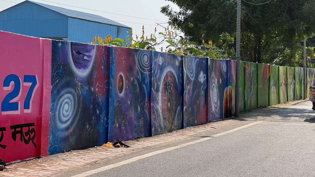 Walls on Saidi Road also convey messages of nature and culture.