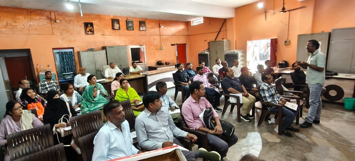 Meerut News: नगर पंचायत कार्यालय पर जनगणना के संबंध में प्रशिक्षण