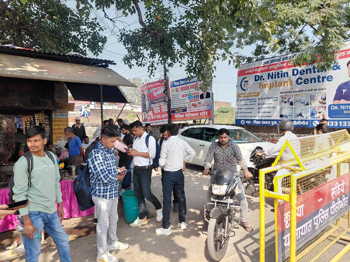 Pilibhit News: पीईटी की प्रथम पाली के बाद चौराहों पर लगा जाम