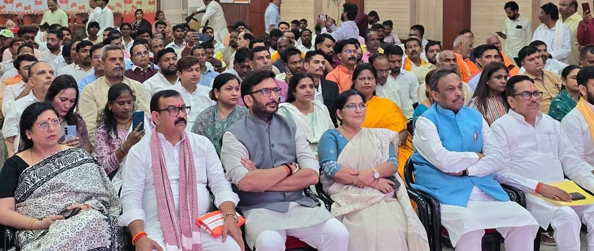 Lucknow News: भाजपा नेताओं ने सुनी प्रधानमंत्री के मन की बात, कई जगह हुए आयोजन