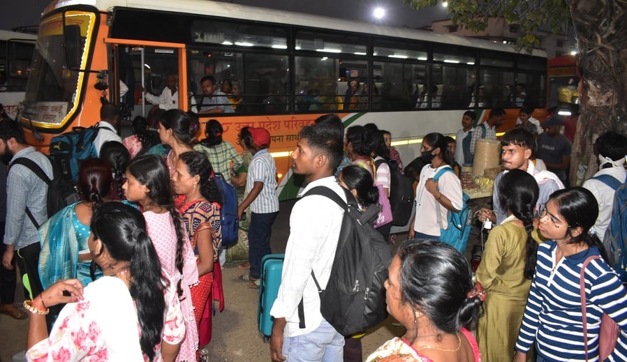 Gorakhpur News: पीईटी परीक्षार्थियों के लिए रोडवेज ने चलाईं 250 बसें