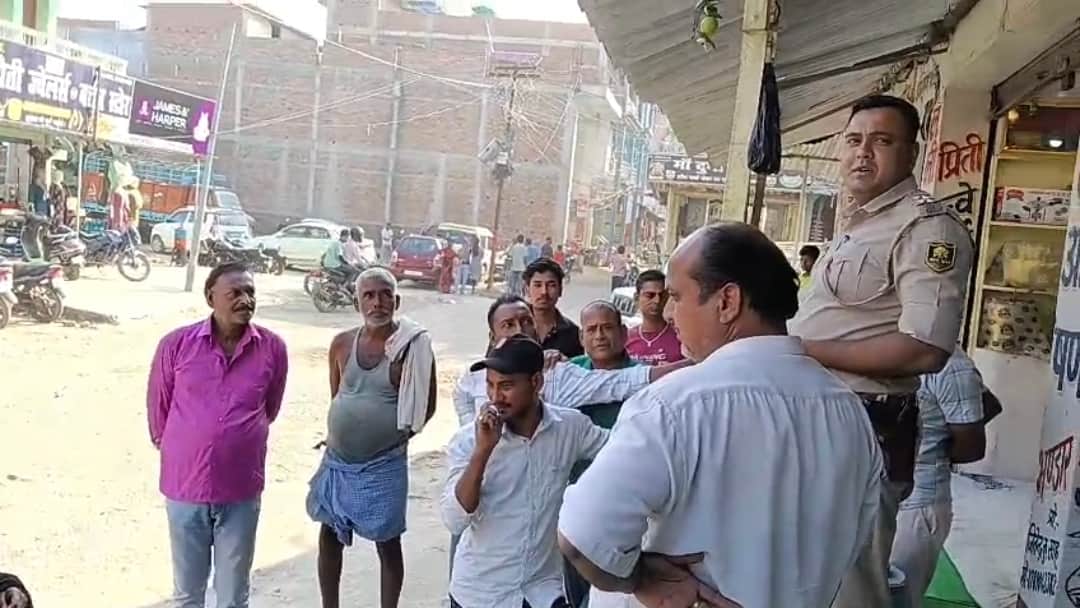 Bihar vaishali sarai lover brings police to boyfriend house family absconding love marriage dispute