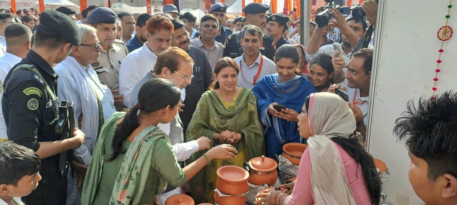 राखीगढ़ी महोत्सव में कार्यक्रम में शामिल पर्यटन मंत्री डॉ अरविंद शर्मा व सुभाष बराला। स्रोत : स