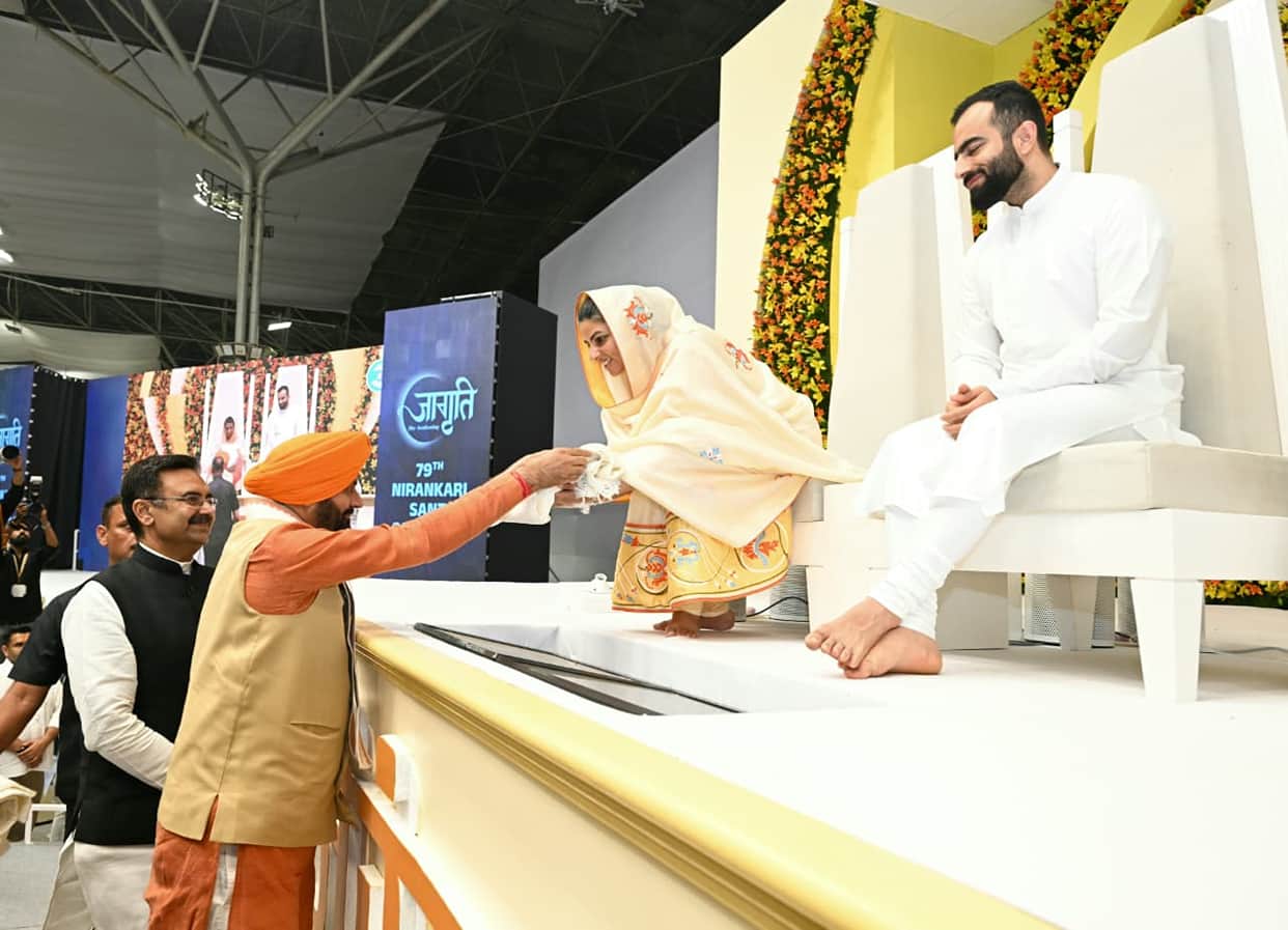 Chief Minister Nayab Singh Saini sought the blessings of Satguru Mata Sudiksha.
