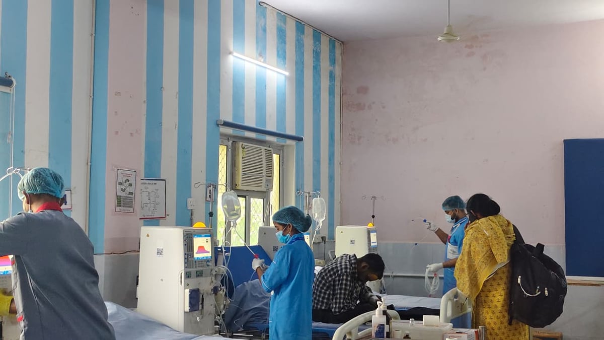 Lakhimpur Kheri News: 13वीं डायलिसिस मशीन को जगह नहीं मिली, 12 पर चल रही मरीजों की सांसों की जंग