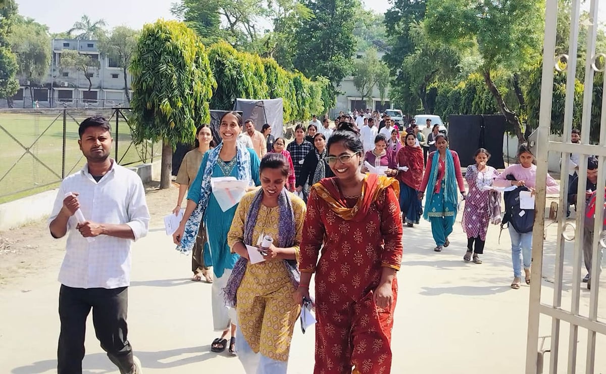Bahraich News: राजनीति विज्ञान और डीआई के सवालों ने उलझाया
