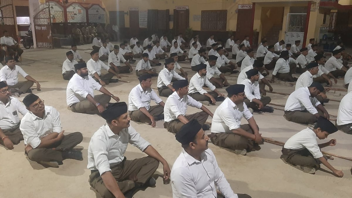 Ghazipur News: स्थापना दिवस पर स्वयं सेवकों ने किया पथ संचलन