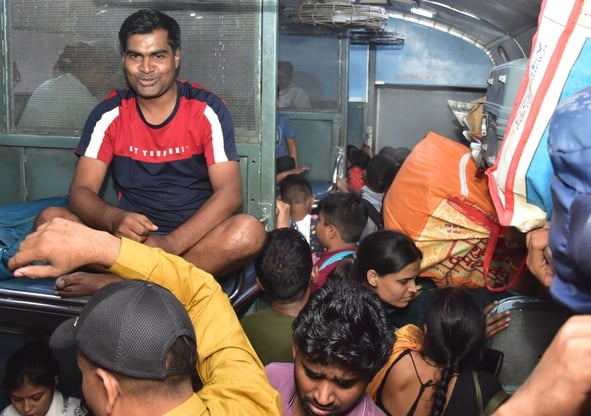 पीईटी : सफर में कटे कई घंटे, छूट गई परीक्षा