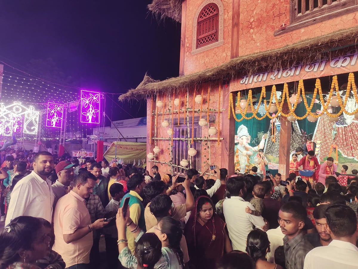 Basti News: आस्था की नगरी बन गई बस्ती... देवी के दरबार में चल रहा श्रद्धालुओं का सैलाब