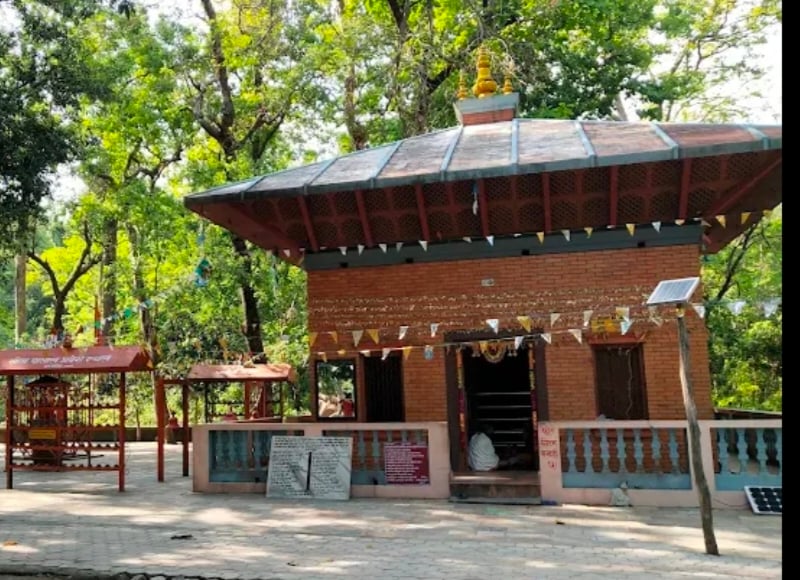 Kushinagar News: दुर्गम पहाड़ियों और सोनहा नदी के पार स्थित है वाल्मीकि आश्रम