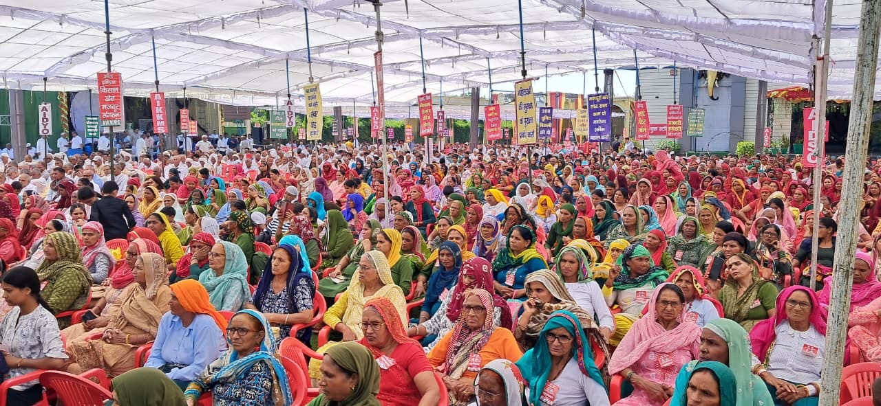 08 ऑल इंडिया किसान, मजदूर संगठन की तरफ से आयोजित महापंचायत में उपस्थित सदस्य। स्रोत: संगठन