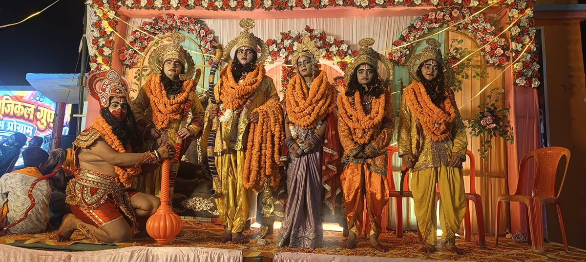Mau News: जय श्रीराम के जयकारों के बीच हुआ प्रभु श्रीराम का राज्याभिषेक