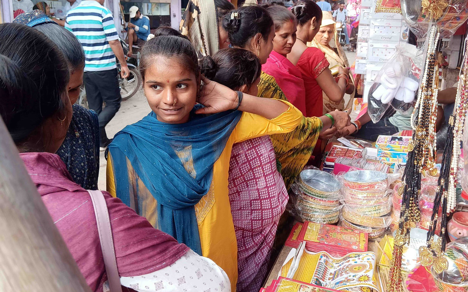 Karwa Chauth: Crowds of married women in the markets