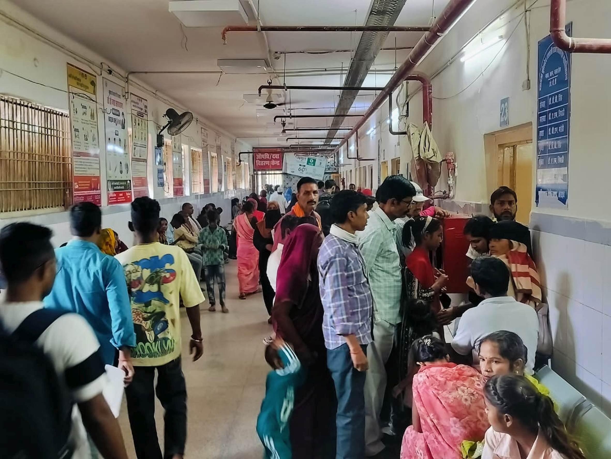 Bahraich News:मौसम बदलने से बढ़े मरीज, ओपीडी में भीड़ - Change In ...