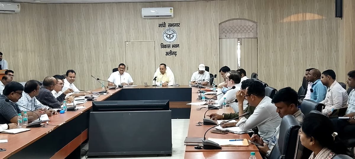 Aligarh News: 2433 शौचालयों की पहली और 1974 की दूसरी किस्त मंजूर, 26 सामुदायिक शौचालय बंद