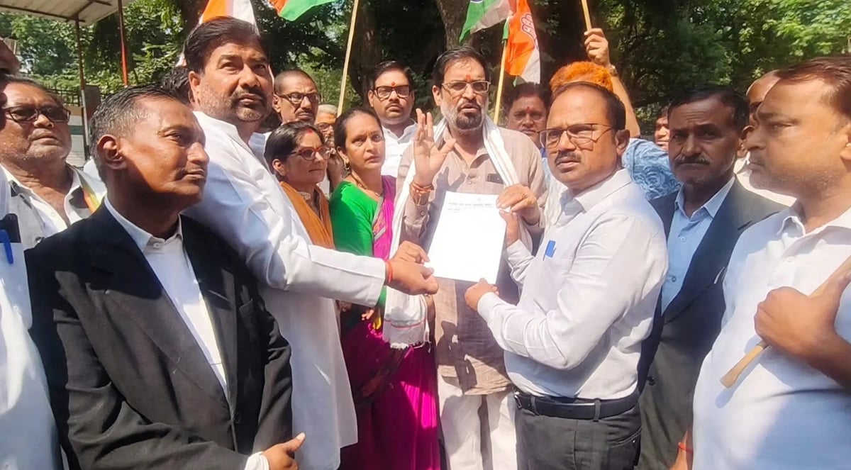Banda News: खाद के लिए कांग्रेसियों का ज्ञापन