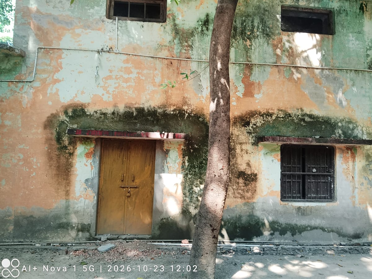 Hamirpur News: जीआईसी में वर्षों से धूल फांक रही प्रयोगशाला, प्रैक्टिकल बंद