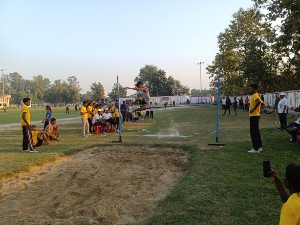 Balrampur News: मंडलीय प्रतियोगिता में बेहतर प्रदर्शन कर खिलाड़ियों ने जीते मेडल