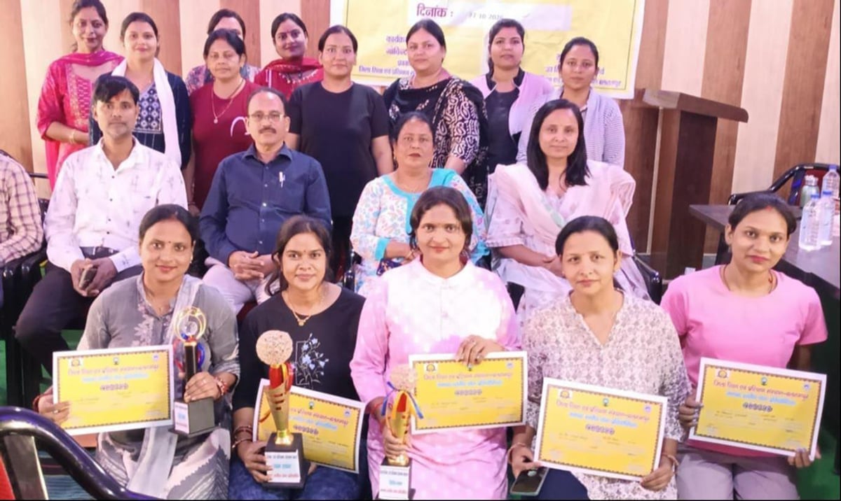 Balrampur News: महिला संवर्ग की योग प्रतियोगिता में अरुणा सैनी रहीं अव्वल