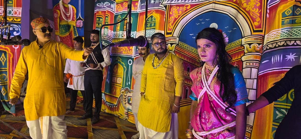 Mau News: भगवान राम ने तोड़ी शिव धनुष, दर्शकों ने किया जयश्रीराम का उद्घोष