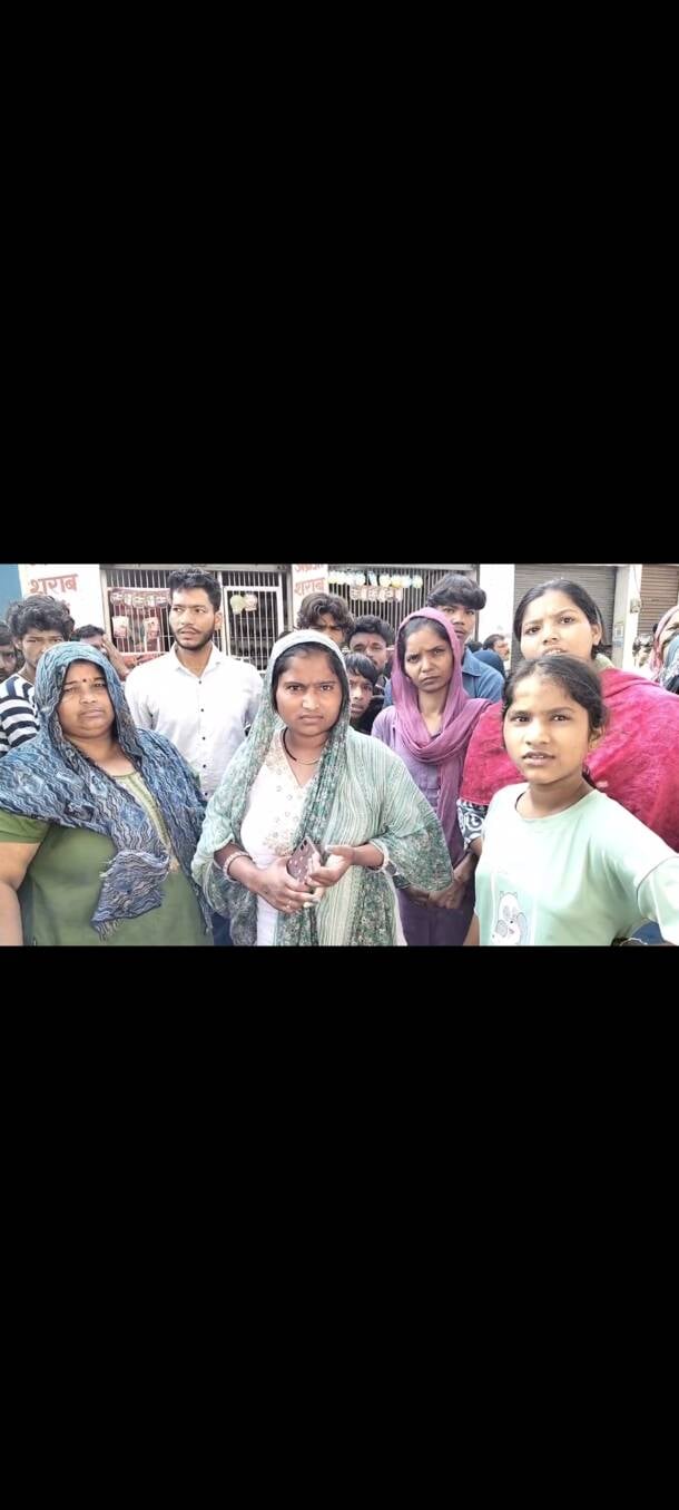 Ghaziabad News: शराब के ठेके को बंद कराने की मांग, महिलाओं ने किया प्रदर्शन
