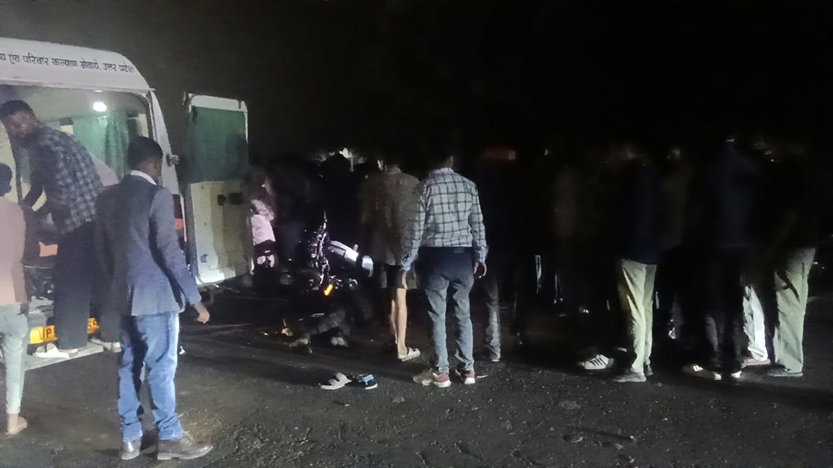 Pilibhit News: हाईवे पर दो बाइकों की टक्कर में चार गंभीर घायल