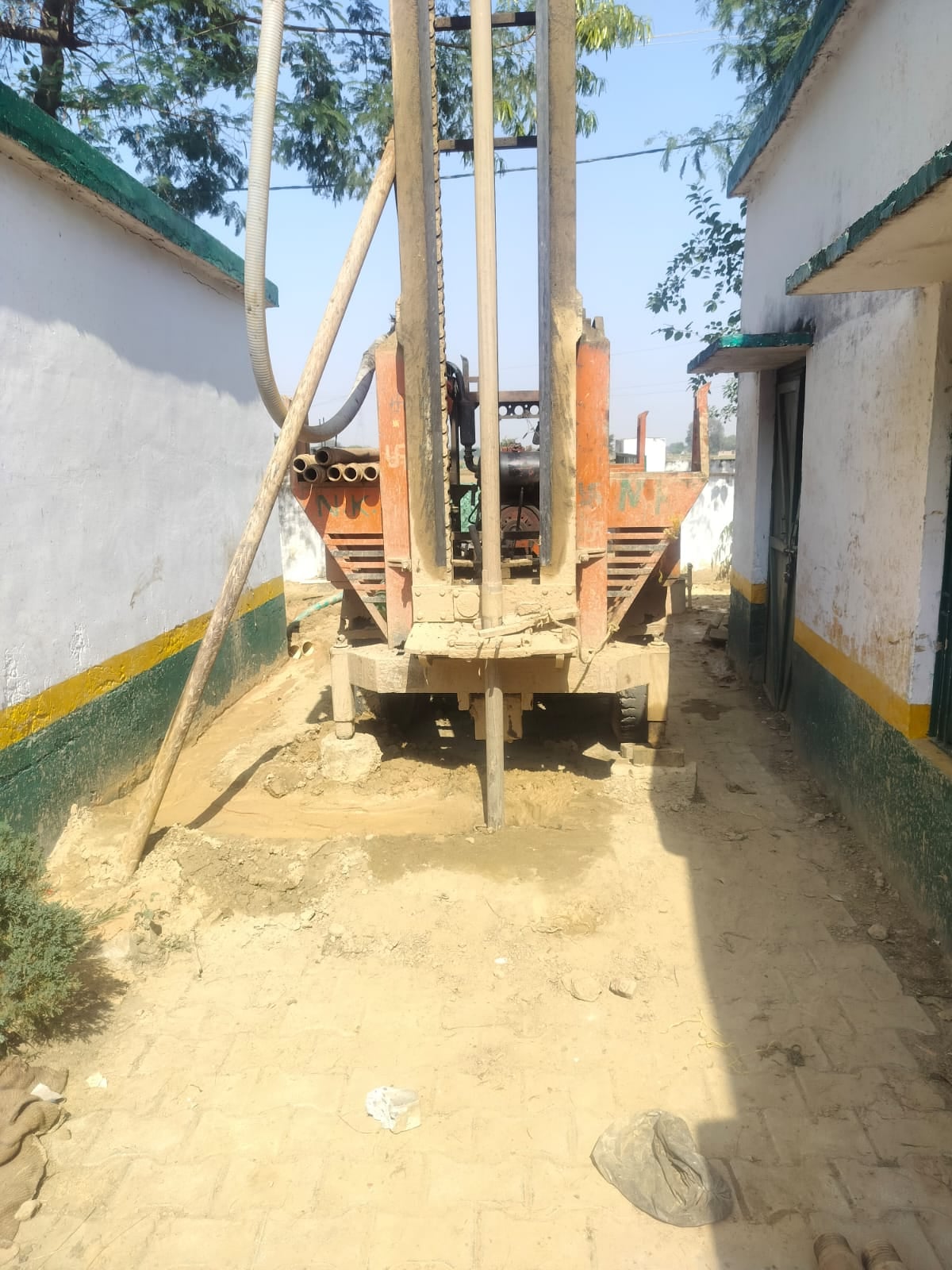 Agra News: कछपुरा विद्यालय में हुई नई बोरिंग, बुझेगी बच्चों की प्यास