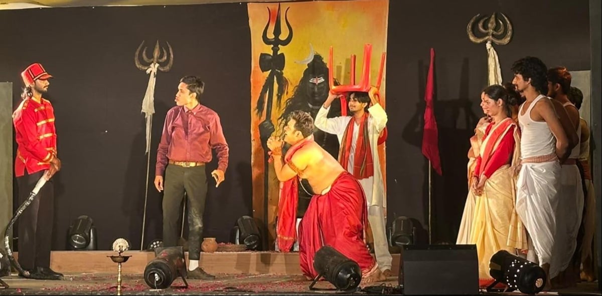 Jaunpur News: 1857 की क्रांति की वीरगाथा को कलाकारों ने किया जीवंत