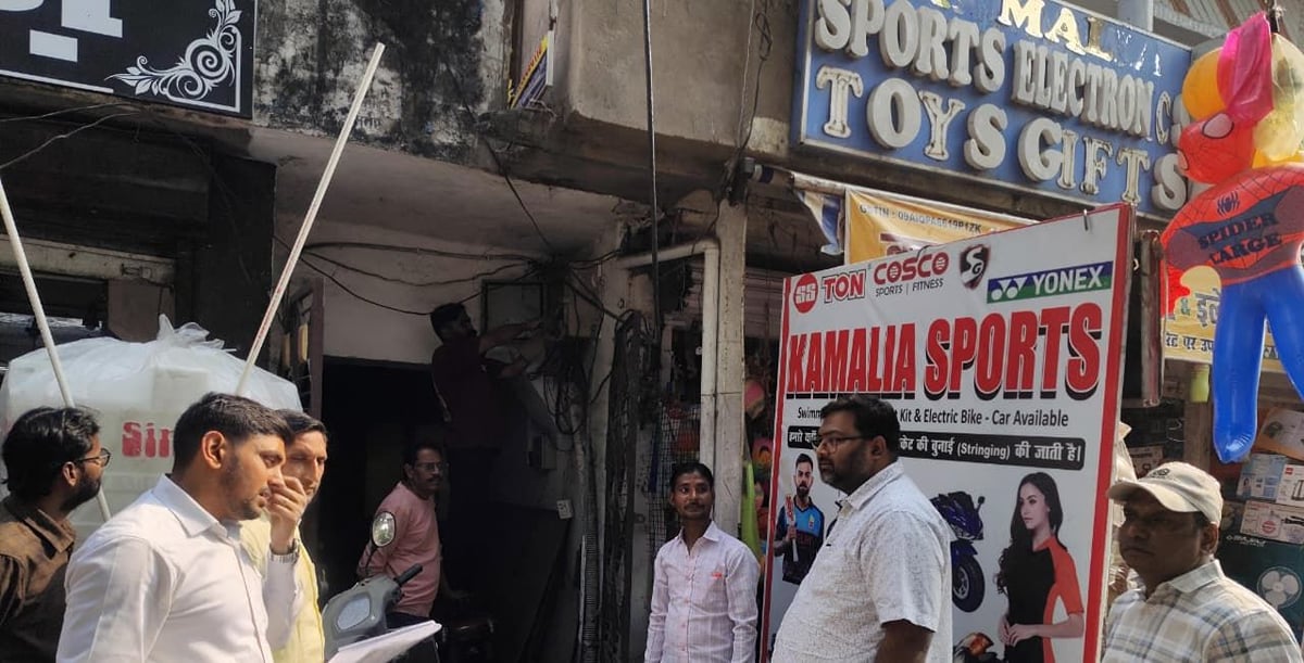 Lucknow News: बकाया बिल पर 25 व्यापारियों के काटे कनेक्शन, 20 लाख रुपये जमा