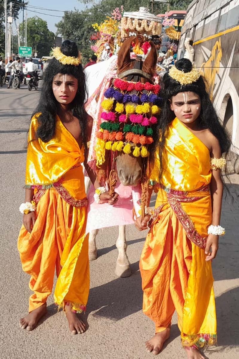 Shahjahanpur News: श्रद्धा से मनाई गई महर्षि वाल्मीकि जयंती, शोभायात्रा भी निकाली गई