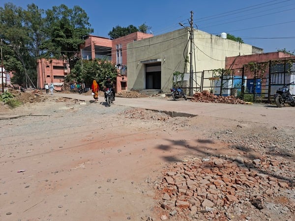 Lalitpur News: मेडिकल कॉलेज में रैंप नहीं, डायलिसिस मरीजों की बढ़ी मुश्किलें