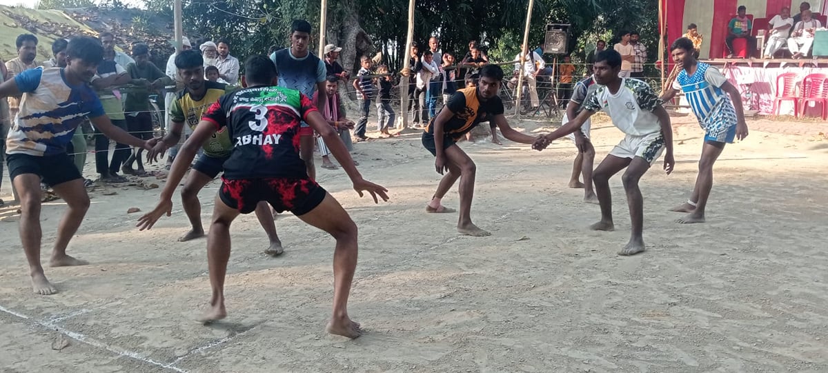 Mau News: कबड्डी में गाजीपुर ने मऊ को हराया