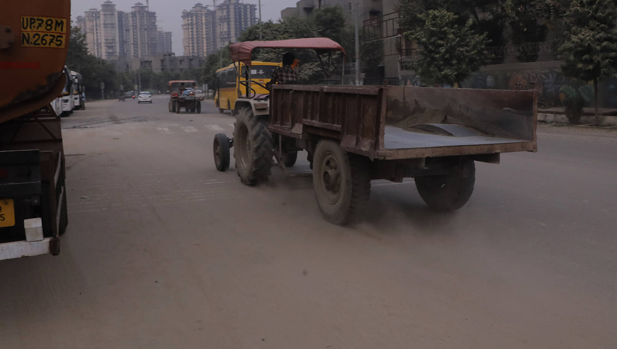 Noida News: प्रदूषण बढ़ा, लेकिन मैनपावर नहीं, निगरानी और विभागीय तालमेल कमजोर