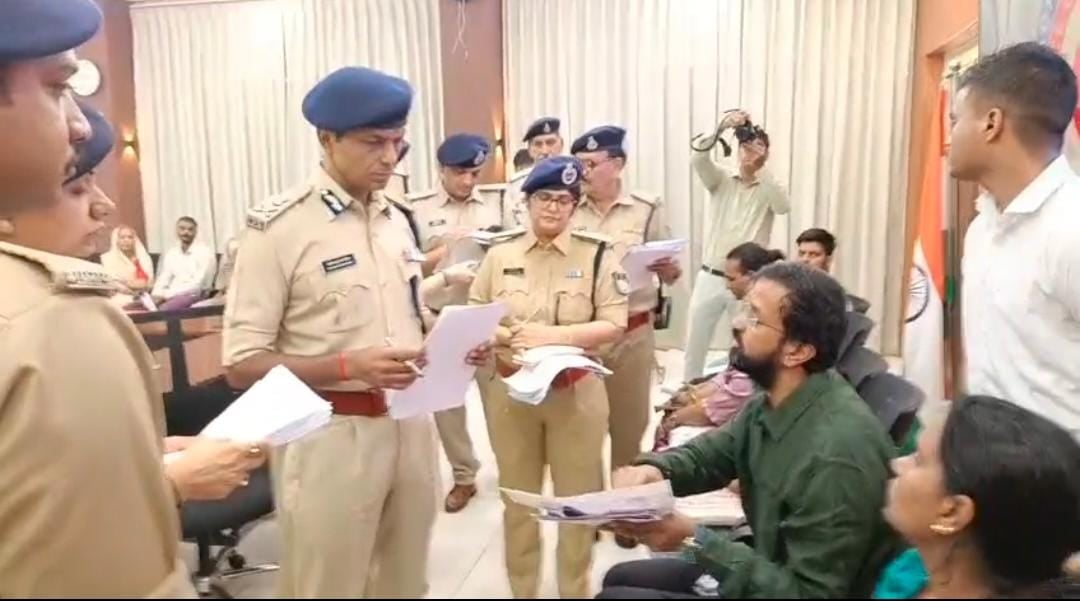 इंदौर अपराध: एक लाख देकर 19 लाख के मकान पर किया कब्जा, ताला तोड़ने और मारपीट का आरोप; पुलिस कमिश्नर से शिकायत