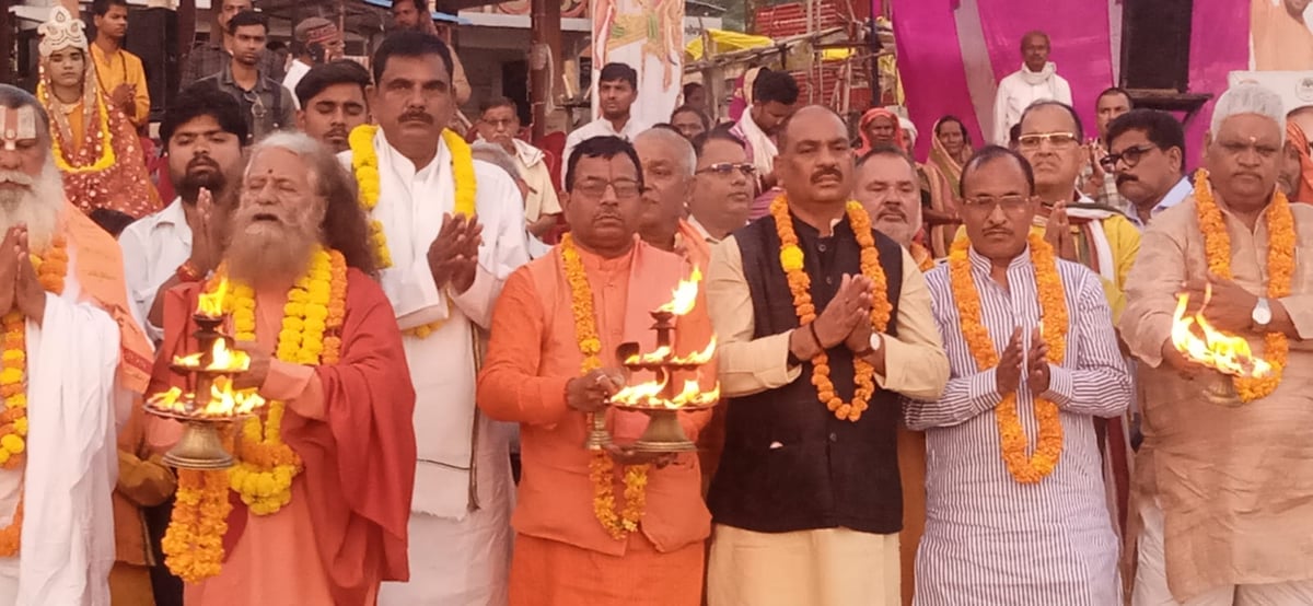 शृंग्वेरपुर धाम की आरती को विश्वभर में पहुंचाएं :  स्वामी चिदानंद