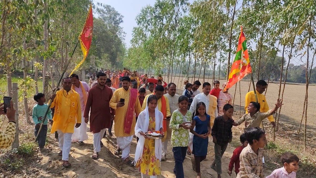 Shahjahanpur News: कलशयात्रा के साथ श्रीराम कथा अमृत वर्षा का शुभारंभ