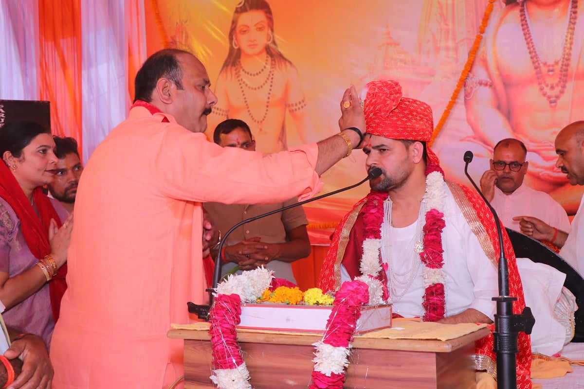 Pilibhit News: गुरु महिमा का बखान, श्रद्धालुओं ने किया कथा का रसपान